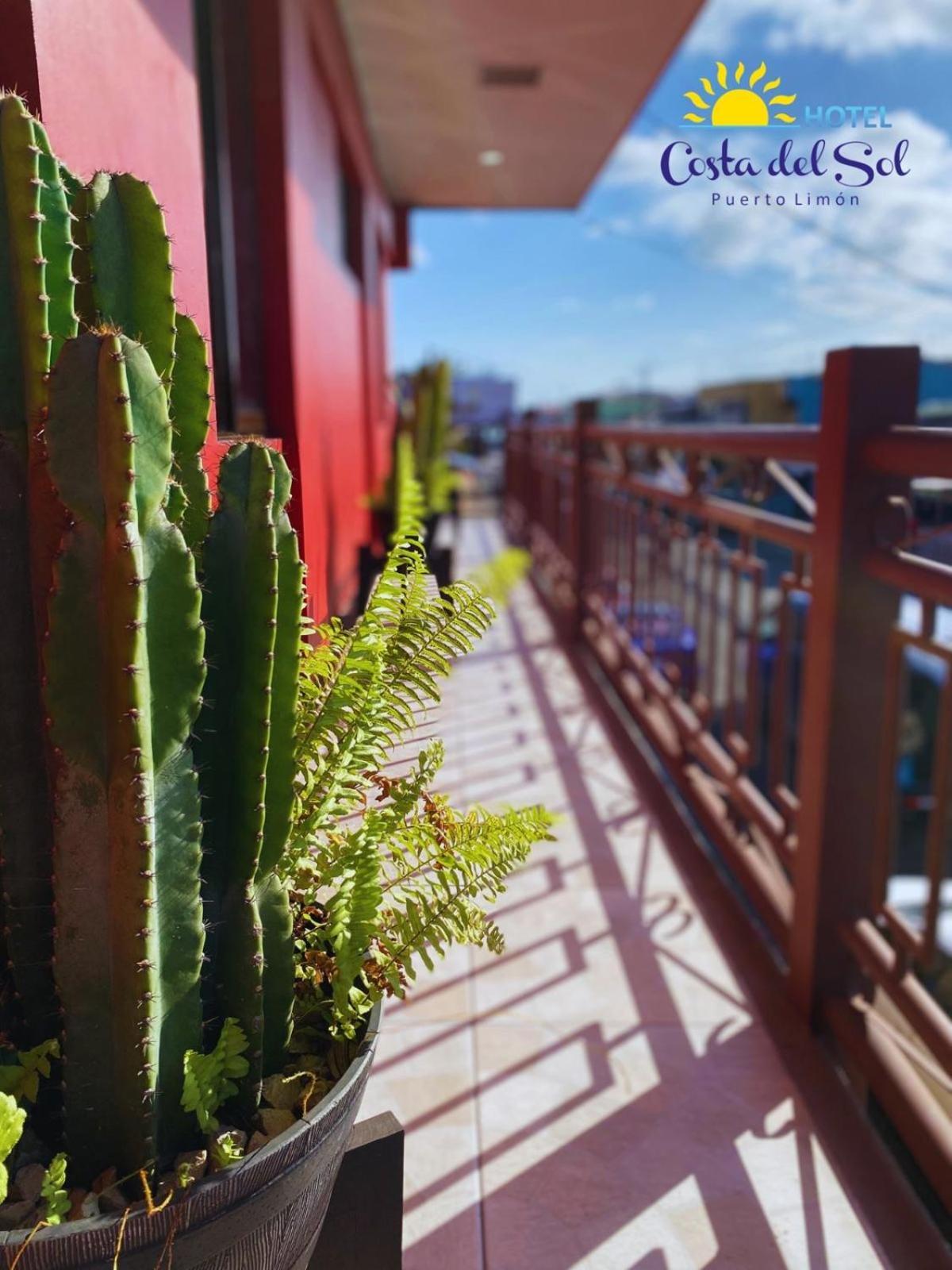 Hotel Costa Del Sol Пуерто Лимон Екстериор снимка