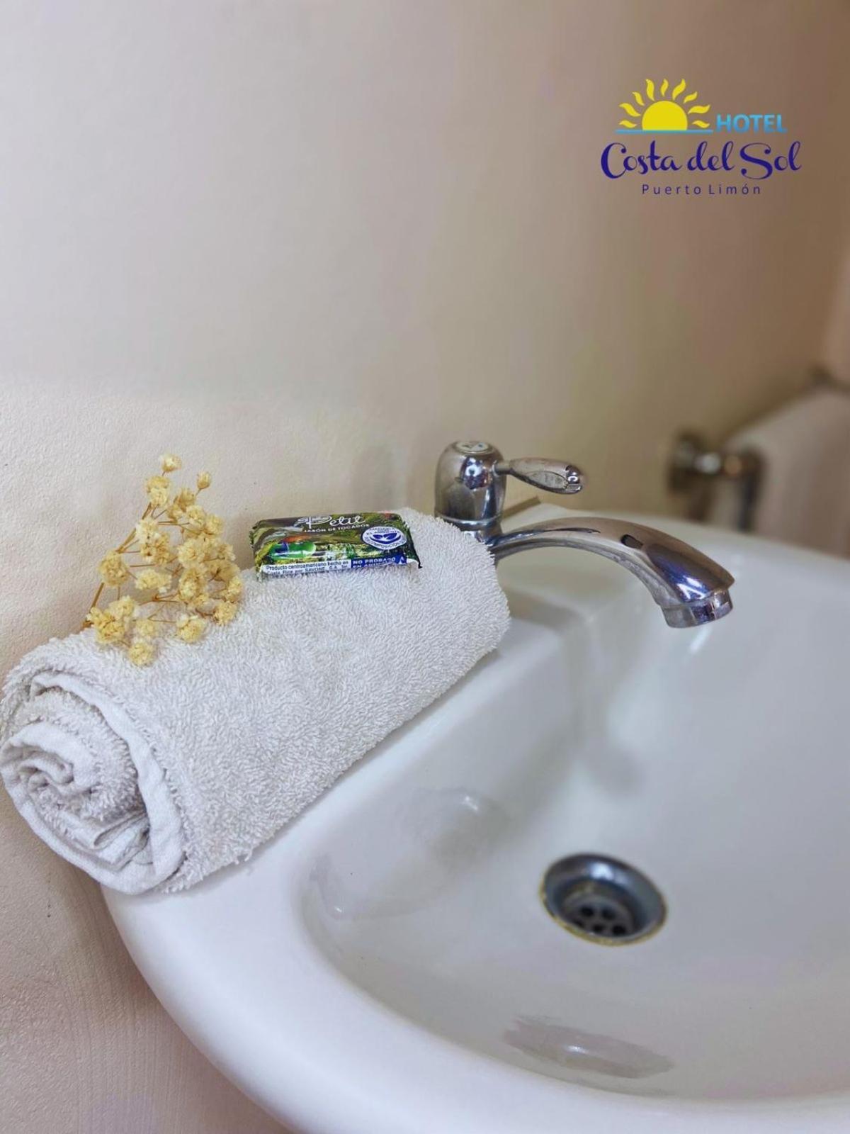 Hotel Costa Del Sol Пуерто Лимон Екстериор снимка