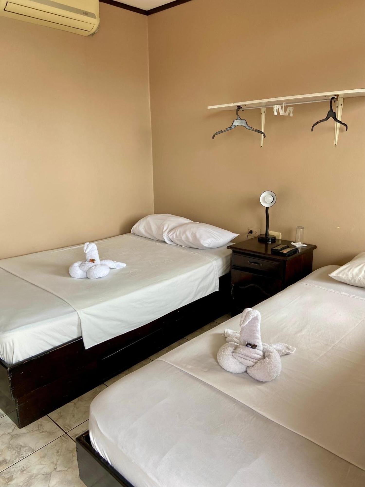 Hotel Costa Del Sol Пуерто Лимон Екстериор снимка